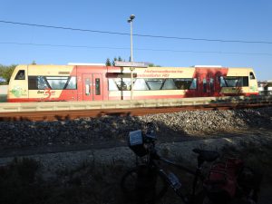 Bild eines Triebwagens der Hohenzollerischen Landesbahn in Trossingen