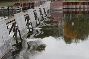 Spiegelungen am Nadelwehr